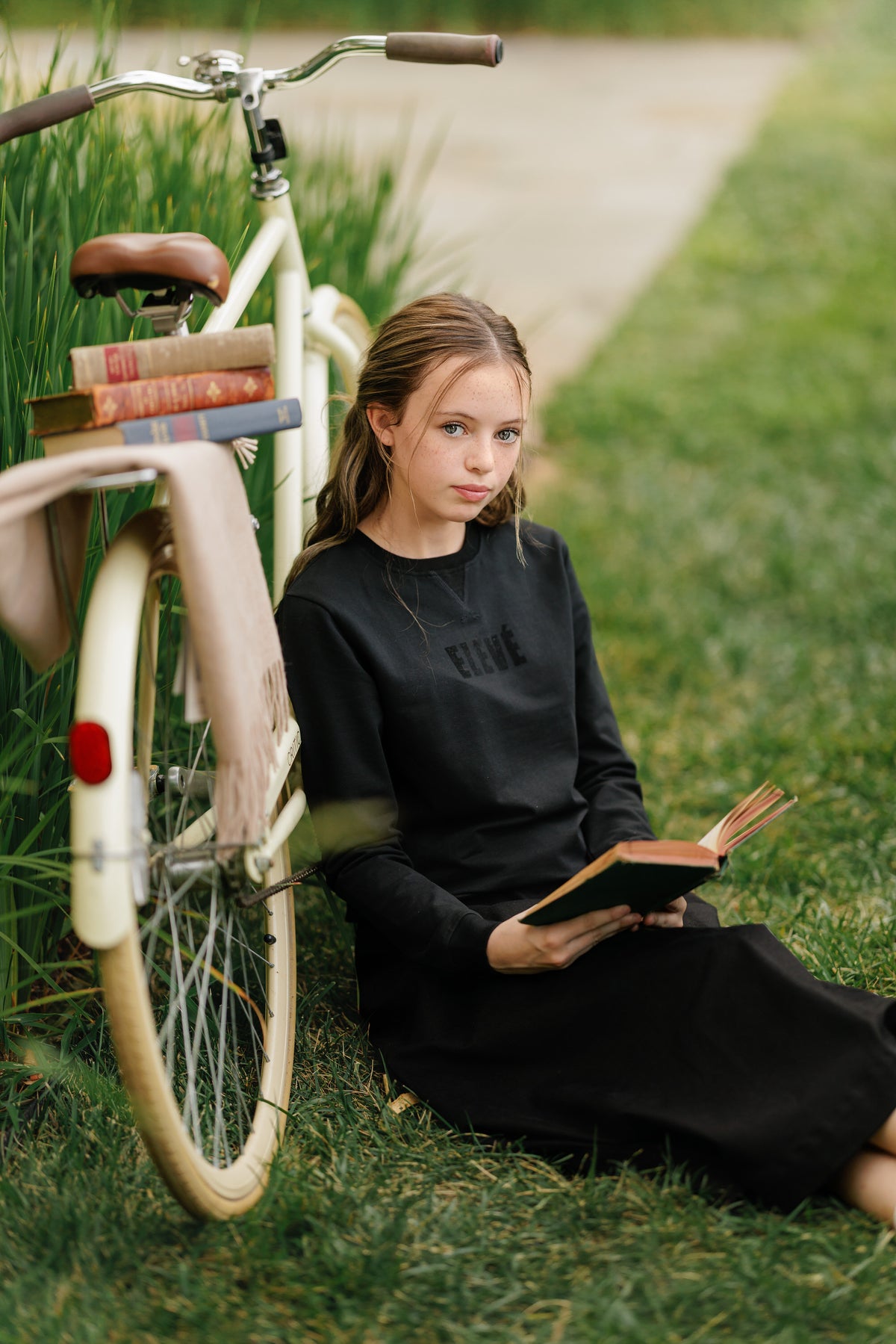 Eleve Black Sweatshirt