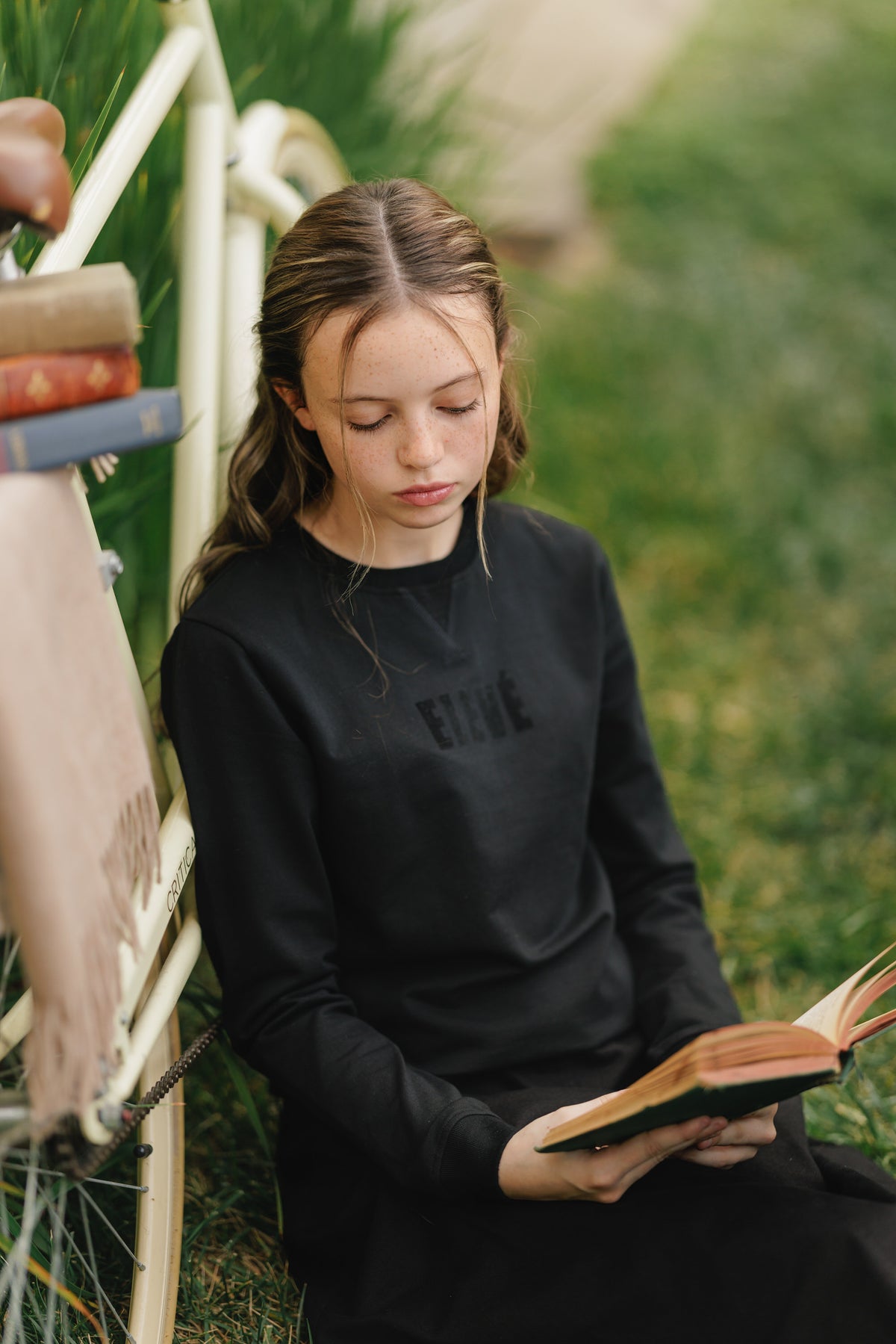 Eleve Black Sweatshirt