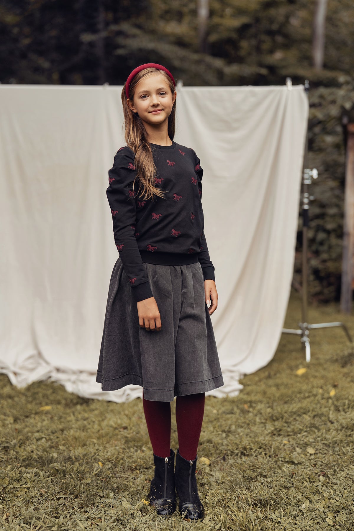 Duet Black Horse Soft Pleated Short Skirt